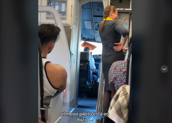 Imagen del vídeo que se ha convertido viral del vuelo "secreto" a Ibiza.