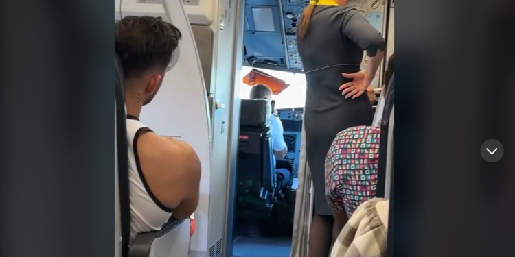 Imagen del vídeo que se ha convertido viral del vuelo "secreto" a Ibiza.