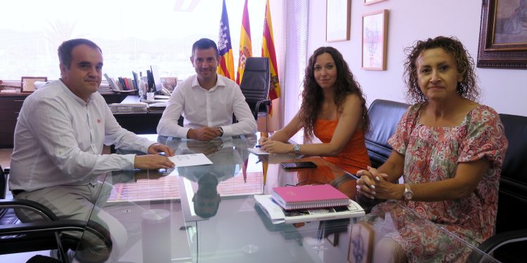 De izquierda a derecha, Salvador Ruiz, Vicent Marí y Sara Ramón.