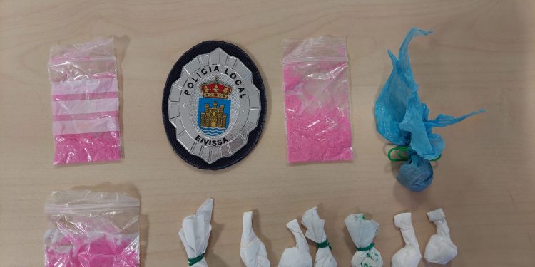Drogas incautadas en esta detención. Foto Policía Local de Ibiza