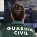 Imagen de archivo de  una agente en las dependencias de la Guardia Civil de Ibiza
