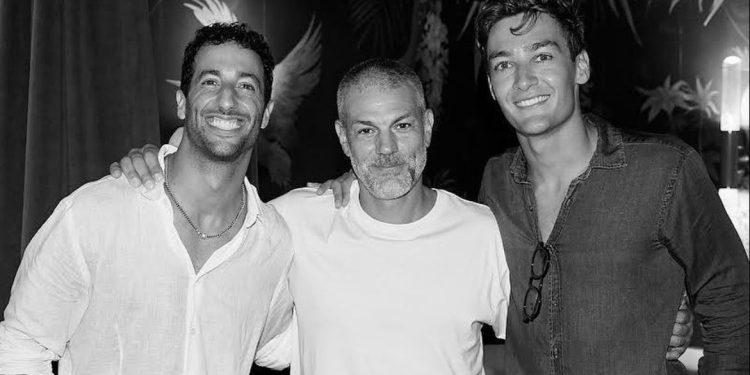 Daniel Ricciardo, Yann Pissenem y George Russell en Ushuaïa Ibiza. Imagen Instagram Yann Pissenem