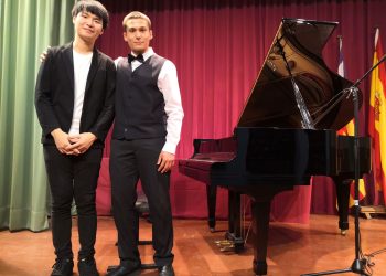 Los ganadores del XXIV Concurso (2021), Hehuan Yu (China) y Máximo Klyetsun (Portugal), Primer Premio y Primer Premio Juvenil. Foto: Centro Cultural de San Carlos.