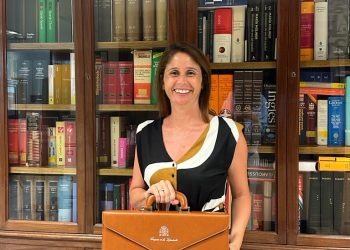 Milena Herrera, tras presentar su acta como diputada. Foto: FSE-PSOE