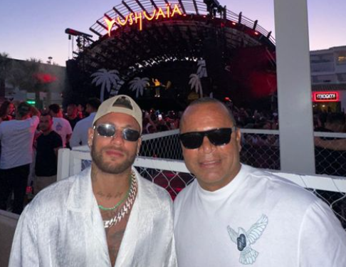 Neymar con su padre, Neymar da Silva Santos, en Ibiza.