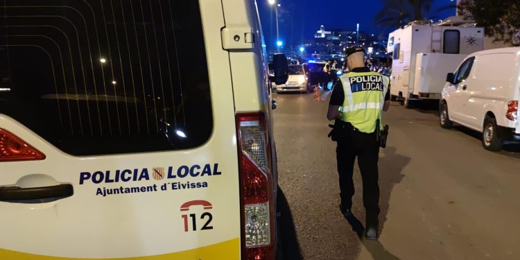Dispositivo conjunto de la Policía Nacional y de la Policía Local de Ibiza