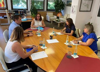 Reunión entre la conselleria de Salud y representantes de Coiba. Foto: Coiba