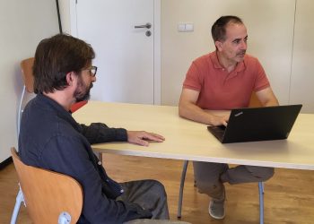 José Manuel Alcaraz i el president de
l'Associació de Veïns de La Mola, Miquel Costa. Foto: Consell Insular de Formentera