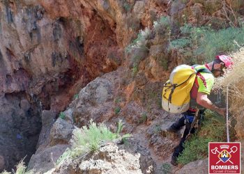 Imagen de la actuación del primer rescate de los Bomberos. Fotos: twitter.com/bombersdeivissa