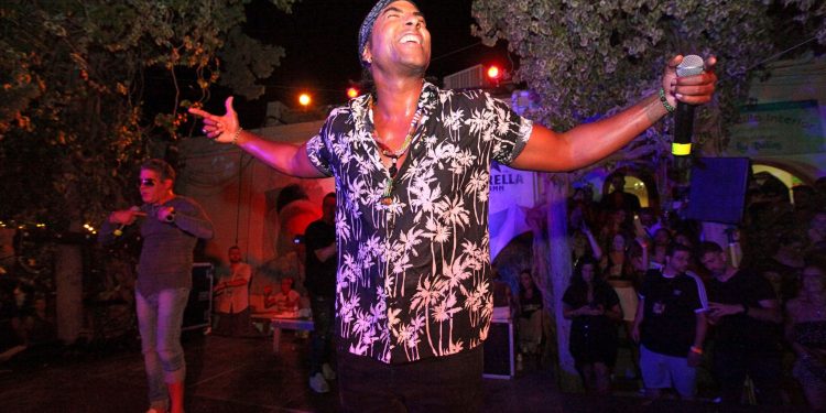 Yotuel, en una imagen  de archivo durante una actuación.