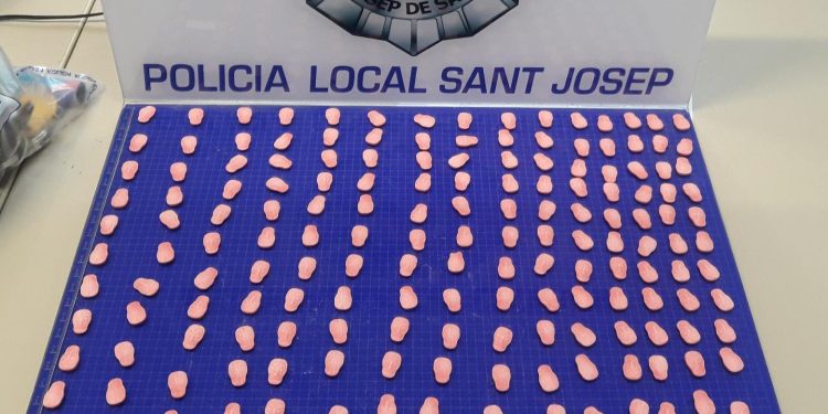 Pastillas intervenidas por los agentes. Foto: Policía Local de Sant Josep