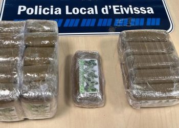 Imagen de la droga incautada ayer por la Policía Local.