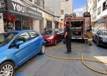 Intervención de los bomberos y la Policía Local de Ibiza en el restaurante. Fotos: Policia Local d'Eivissa