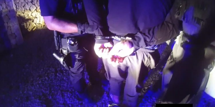 Imagen de la detención facilitada por la Policía Local de Sant Josep en sus redes sociales.