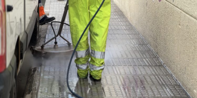 Tareas de limpieza desarrolladas en la actuación integral. Fotos: Ajuntament d'Eivissa
