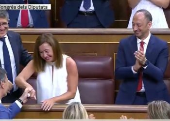 Pedro Sánchez felicita a Francina Armengol el día de su nombramiento como presidenta del Congreso de los Diputados.