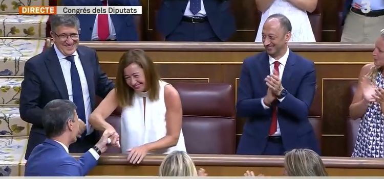 Pedro Sánchez felicita a Francina Armengol el día de su nombramiento como presidenta del Congreso de los Diputados.