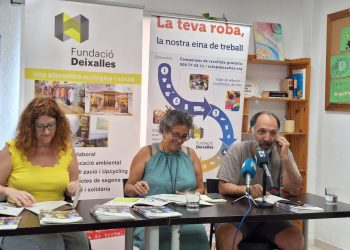 La responsable del área social de Ibiza, Raquel Martínez, la directora general de la entidad, Xesca Martí, y el responsable del área ambiental de Ibiza, Joan Carles Palerm. Foto: Fundació Deixalles