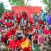 Las jugadoras se fotografían con niños, niñas y jóvenes que han acudido a la recepción. Fotos: Consell de Ibiza