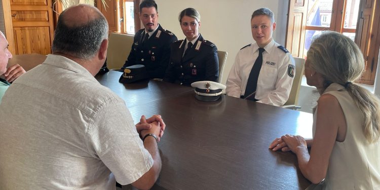 Encuentro mantenido con los agentes italianos y alemana. Foto: Ayuntamiento de Santa Eulària