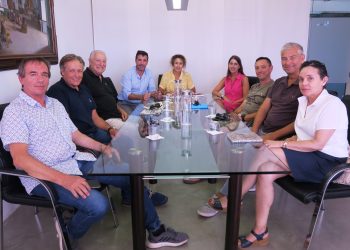 Un momento de la reuníón entre los representantes del Ayuntamiento y de la Asociación de Hoteleros. Foto: Ayuntamiento de Sant Antoni