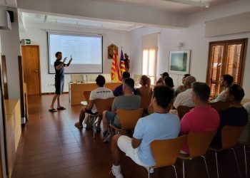 Reunión celebrada hoy entre el Consell, los concesionarios de playas y los socorristas reactivos. Foto: Consell Insular de Formentera