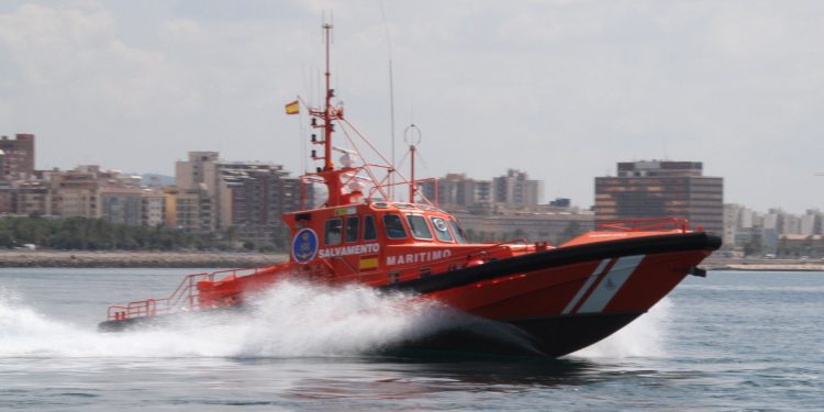 Embarcación Salvamar Acrux, que ha traslasdado al herido a Ibiza. Foto: Salvamento Marítimo