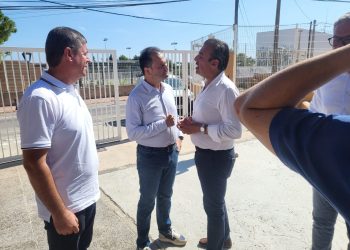 Un momento de la visita ayer del conseller de Educación a Formentera. Foto: Consell Insular de Formentera