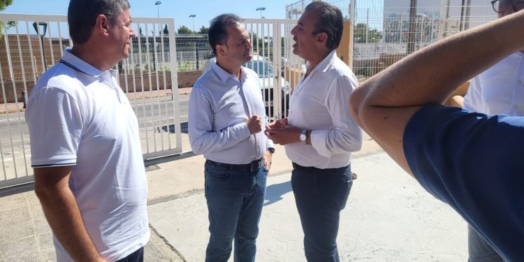 Un momento de la visita ayer del conseller de Educación a Formentera. Foto: Consell Insular de Formentera