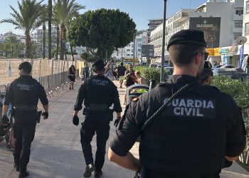 Imagen de los agentes facilitada por la Guardia Civil.
