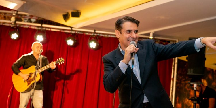 Modestia aparte en una actuación.