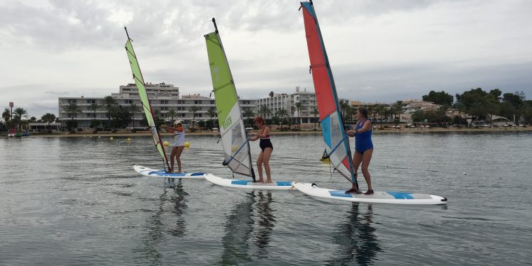 De izquierda a derecha, Oren del Álamo, Montse Cirera y María Rodríguez. Foto: Club Nàutic Sant Antoni