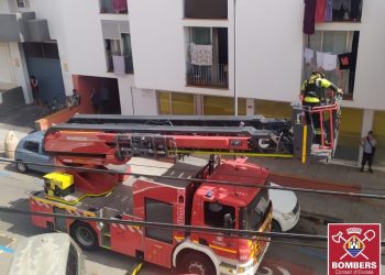 Imagen de la actuación en la calle Formentera. Foto: twitter.com/bombersdeivissa