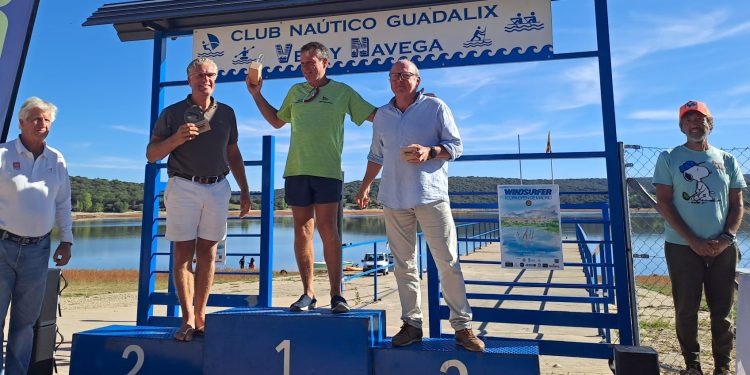 Lluis Colome, en lo alto del podio fue primero en categoria Heavy.