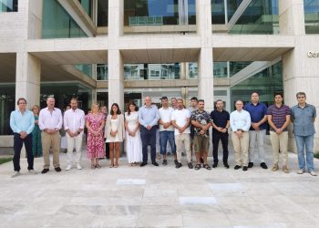 Miembros de todas las formaciones políticas han participado en el minuto de silencio en homenaje a las víctimas del terremoto de Marruecos.