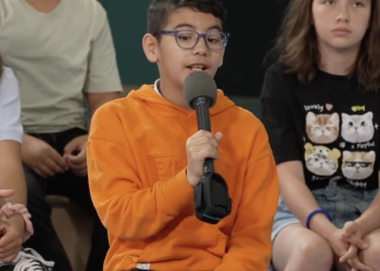 Uno de los alumnos, interviniendo en el debate.