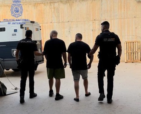 Dos de los detenidos, en una imagen facilitada por la Policía Nacional.