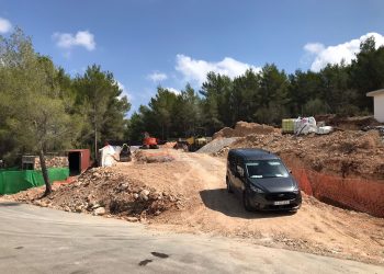 Obras en el aparcamiento del tanatorio. Foto: PSOE de Santa Eulària