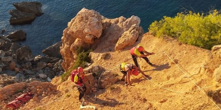Imagen de la intervención. Fotos: Bombers d'Eivissa