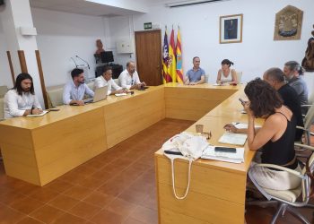 Reunió mantinguda avui entre el Consell i l'empresa adjudicatària. Foto: Consell Insular de Formentera