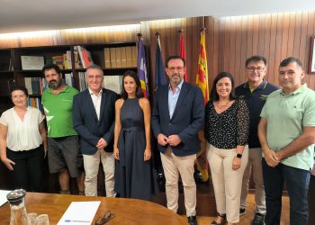 Directivos de la Pimeef junto al conseller Alejandro Sáenz de San Pedro. Foto: Pimeef