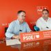 El secretario general de la FSE-PSOE y portavoz socialista e el Consell, Josep Marí Ribas, ‘Agustinet’, en rueda de prensa con el conseller Víctor Torres.