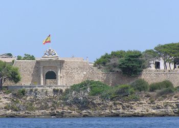 Imagen de la isla de Llatzeret. Foto: MontanNito (Wikipedia)