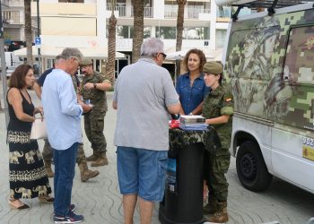 Mesa informativa instalada hoy en Sant Antoni. Foto: Ayuntamiento de Sant Antoni