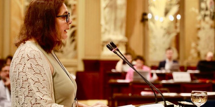 La consellera Manuela García, en el Parlament. Foto: Govern balear