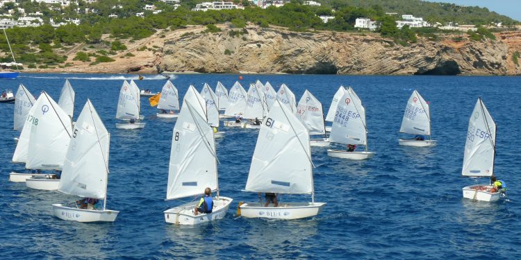 Un momento de la regata. Foto: Escuela de Vela del Club Náutico de Ibiza.