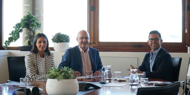 Maria Fajarnés, Vicent Marí y Rafael Triguero, durante el encuentro. Foto: Consell de Ibiza