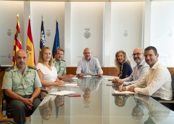 Encuentro mantenido hoy entre las administraciones locales e insular y la Guardia Civil. Foto: Consell de Ibiza