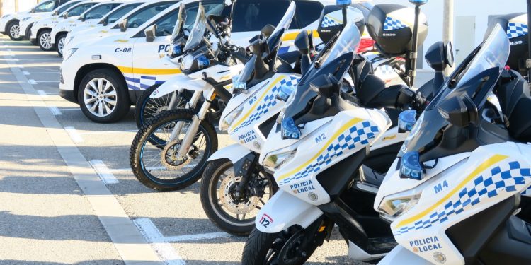 Nuevos vehículos incorporados al parque móvil de la Policía Local. Foto: Ayuntamiento de Sant Antoni