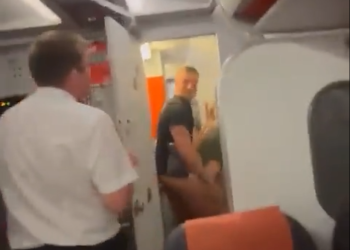 Un momento del vídeo grabado en el vuelo a Ibiza.